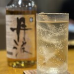 炉ノ鳥 - ジャパニーズウイスキーは、有名どころから鶏の産地と近いものを中心に取り揃えていました。