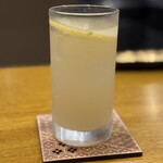 炉ノ鳥 - 自家製のレモンサワー。スッキリしてて美味しい。