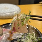 炉ノ鳥 - ポン酢と薬味でさっぱり。熟成ならではのねっとり感がありこれまた絶品。