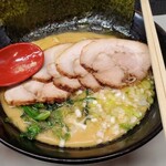 横濱家系ラーメン かわの家 - 醤油ラーメン チャーシュー多め(名前忘れましたすみません)