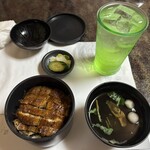 魚定 - ライムサワー＋ひつまぶし＋肝吸い
      桶では無いですが、この量で十分！
      あ！日本酒撮り忘れた
      「東龍」だったかなー？…
      