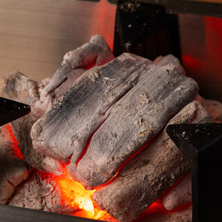 囲炉裏で仕上げる【炭火の香ばしさ】