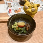 大衆酒場さんま - お通し　385円(税込)   ※誰かの、食◯残しではない