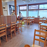とと源 - 店内