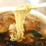 中華料理　栄楽 - 麺アップ