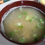ハンター - 味噌汁の具は豆腐、青ねぎで薄めな味付けですがいりこ出汁がしっかり効いています！