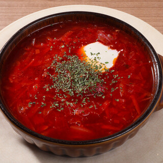 現地スタッフが作る本格的なウクライナ料理を堪能