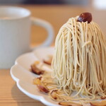 たこまん 長屋門 - 料理写真:しぼりたて生モンブラン。