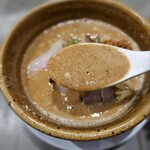 324701420 - どろっとした味噌スープは山椒が効いてて少しシビレます！