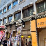 焼肉ホルモン にくろう - 京橋の名所：グランシャトー！