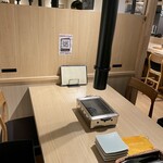 ビーフ鈴木 - ②テーブル席①の反対側、戸を開ければ焼肉宴会パーティーじゃい