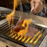 ビーフ鈴木 - 炎の中で炙られていきます
