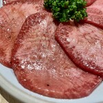 ビーフ鈴木 - タンの色合い良きかな