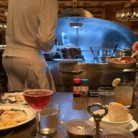 ロウリーズ・ザ・プライムリブ 恵比寿ガーデンプレイス店 - カット中シーン