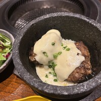 近江牛専門店 万葉 まえだ亭 - 近江牛100%ハンバーグ定食（チーズソース） 1,200円