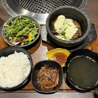 近江牛専門店 万葉 まえだ亭 - 近江牛100%ハンバーグ定食（チーズソース） 1,200円