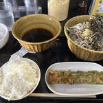 なぜ蕎麦にラー油を入れるのか。  富士店 - 