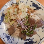 松阪まるよし - 映えない•́⁠ ⁠ ⁠‿⁠ ⁠,⁠•̀　ひと口ステーキ　ガーリックライス　キャベツソテー