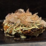 お好み焼きもみじ - 「カスブタ玉」 ヾ(´ε｀●)ノ  踊るカツオがナイス！