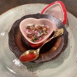 佐藤のビストロ La chambre de Dieu - 「ヴィシソワーズ」
      ジャガイモの冷たいポタージュに、ゴルゴンゾーラチーズとハモンセラーノ、プロヴァンスハーブをまとったクルトン、生胡椒◎