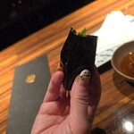 ワインと天婦羅 あら木 - これ、有明産の海苔で巻いたイカᔦ๑° ꒳ °๑ᔨ(これはレモン醤油が合いますと)