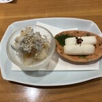 おねぎや - 前菜二点盛り
　　・しらすと蓮根の梅水晶和え
　　・軟白葱の浅漬け　　【無難な立ち上がり】