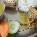 モモ - 酸っぱいアチャールが、旨い