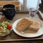 焙煎珈琲工房　梢庵 - 小海老とアボガドのパニーニ