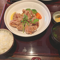 赤坂 津つ井 総本店 - 鶏の唐揚げ定食