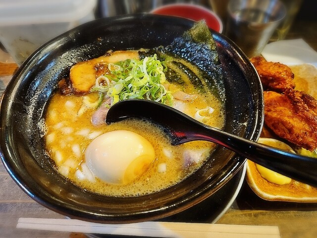 Shinka Bakushin Kyomachibori Honten - Higobashi/Ramen | Tabelog