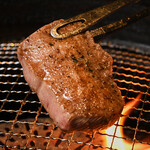 焼肉・ホルモンこそっと - 料理写真:厚切り特上タン塩