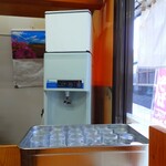 加賀 - お水はセルフで。玄関入って右奥にあります。