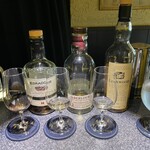 バー マニフィック - ウイスキー飲み比べ