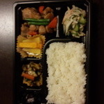 ポポット - 本日のお弁当ー筑前煮。二種のサツマイモレモン煮。ニラ、キャベツの挽き肉炒め。大根、胡瓜、ツナの酢の物。自家製椎茸昆布。全部で19品目～☆( ^o^)