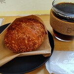 B² - カレーパンとホットコーヒー・レギュラー　900円位