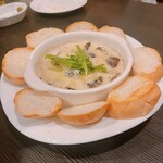 喜 ～Joie～ - 牡蠣とマッシュルームのゴルゴンゾーラ煮込み