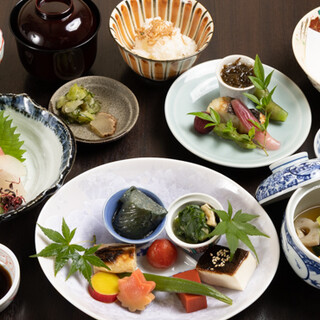四季折々の素材を活かしたお料理。野菜は奈良県産をメインに使用