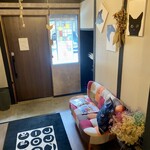 Kurori DINING - 入口を店内から