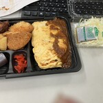 とん太 京阪天満橋店 - 右がサービスのサラダ。これで650円は安いで。