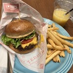 TEDDY'S BIGGER BURGERS - 