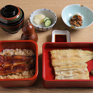 わさび醤油がアクセント。お酒と合う白焼き等も楽しめるコース