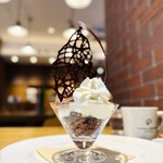 バニラビーンズ - 底には銘菓が崩してある