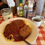 スパゲッティーのパンチョ - ミートソース(メガ)+トッピングメンチカツ