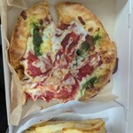 ピザハット - 料理写真:自転車のパニアバッグに入れて運んだため、片寄ってしまった。