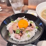 麺や いま村 - 鶏チャーシューご飯（卵黄のせ）