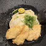 DO-ZO - とり天おろしうどん並　冷やし　シークアーサーを添えてくれました。