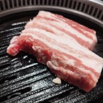 Jukusei Niku Senmon Ten Yopu no O Buta Shio Yaki Kichijoji Ten - 三層肉，前置照
