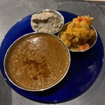 ポンニラペンspice - 鶏肉と豚肉のキーマ、ロロンカボチャ・ビキーニョ、7種の木の子とココナッツのペースト