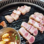 Jukusei Niku Senmon Ten Yopu no O Buta Shio Yaki Kichijoji Ten - 三層肉，夾心