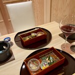 WASHOKU SUSHI ゆゆ梅田 - 扉付きの完全個室で心ゆくままに会話を楽しめました。